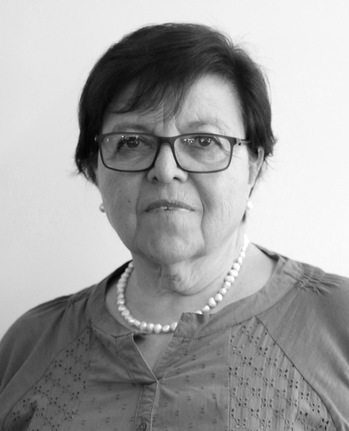 Elsa Cross